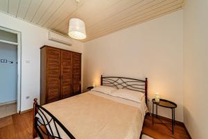 Apartments by the sea Prizba, Korcula - 24647