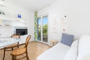 Apartments with parking space Zrnovnica, Split - 24236