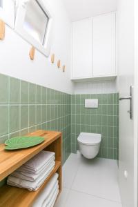 Apartments with parking space Zrnovnica, Split - 24236