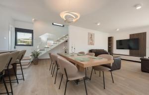 Cozy Home In Turanj With Sauna 