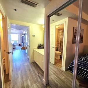 Direct Oceanfront 1 bedroom wkitchen & balcony