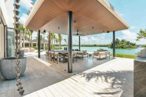 Canoa 6 - Spectacular 5 BDR villa with lake view