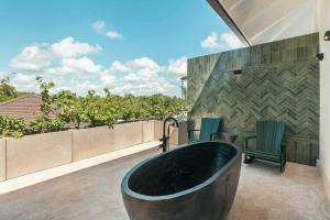 Canoa 6 - Spectacular 5 BDR villa with lake view