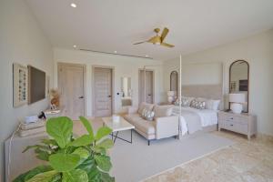 Modern lake villa with staff in golf n beach resort