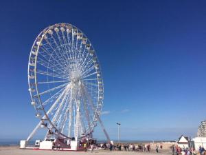 Apartment in Nieuwpoort with sea beach