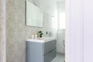 Himara City 44 - Central & Beach Access