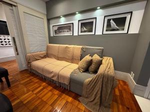 Posto 6 Moderno e Confortável JN44-1002