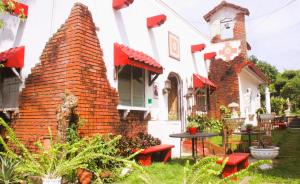 Spanish Casita Superior Suites Tagaytay