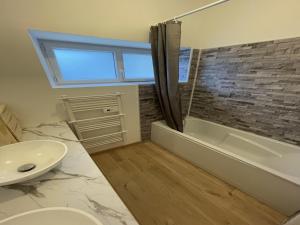 Appartements Apartment in Noyen near Le Mans Circuit : photos des chambres