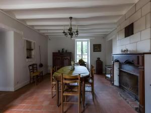 Villas Chateau in Touraine with Private Park : photos des chambres
