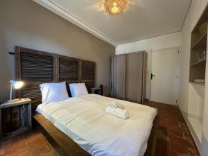 Maisons de vacances House in Mansigne with Fenced Garden : photos des chambres