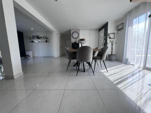 Maisons de vacances House near Le Mans Circuit with Spa : photos des chambres