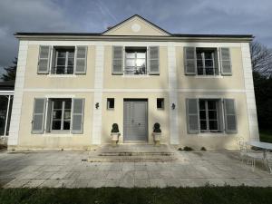Maisons de vacances Spacious Poolside Retreat Near Le Mans : photos des chambres