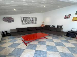 Maisons de vacances Spacious Poolside Retreat Near Le Mans : photos des chambres