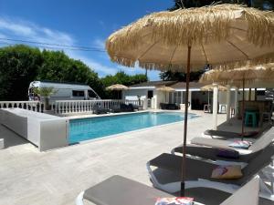 Maisons de vacances Spacious Poolside Retreat Near Le Mans : photos des chambres