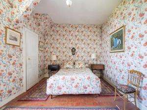 Villas Chateau in Sarthe with Heated Pool : photos des chambres
