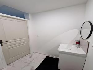 Appartements Apartment in Ecommoy near Le Mans Circuit : photos des chambres