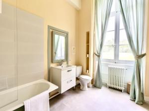 Villas Live the Chateau Dream in the Loire Countryside : photos des chambres