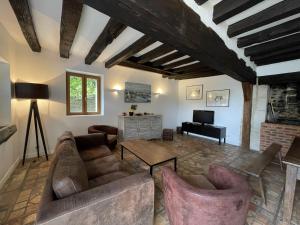 Maisons de vacances Stone House in Sarthe with Historic Chapel : photos des chambres