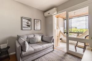 Ap moderno com varanda e churrasqueira, vaga de garagem, próximo da Orla do Guaíba