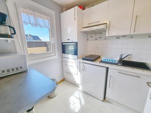 Appartements Appartement 4 personnes pres de la mer avec terrasse et parking - FR-1-746-34 : photos des chambres