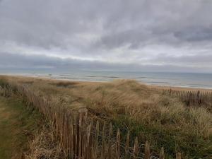 Appartements Appartement a Courseulles-sur-Mer avec Vue sur Port et Parking - FR-1-746-33 : photos des chambres