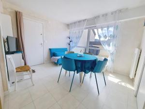 Appartements Appartement 4 personnes pres de la mer avec terrasse et parking - FR-1-746-34 : photos des chambres