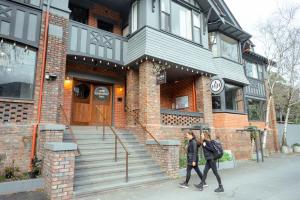 Alpine Hotel, Eat Drink Sleep