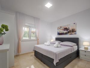 Villa Shaula 2 - Three Bedroom House with Pool