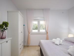 Villa Shaula 2 - Three Bedroom House with Pool