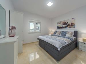 Villa Shaula 2 - Three Bedroom House with Pool