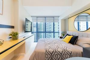 The Amber Room at 38th Park Avenue IT Park Cebu - Walk to Ayala and Cafes with fast WiFi