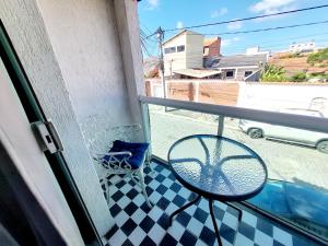 Kitnet Aconchegante com Varanda e Cozinha