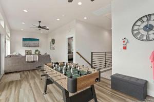 Riverscape Townhome B, Steps to Gruene Hall!
