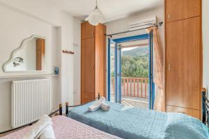 Cosy Traditional Apartment with shared pool in Aspro Chorio