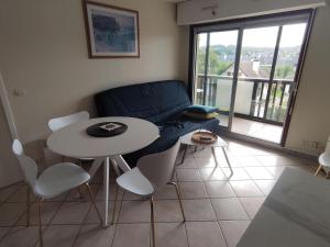 Appartement 2 pièces + loggia proche mer avec parking - FR-1-712-93