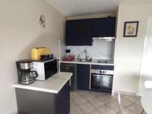 Appartement 2 pièces + loggia proche mer avec parking - FR-1-712-93