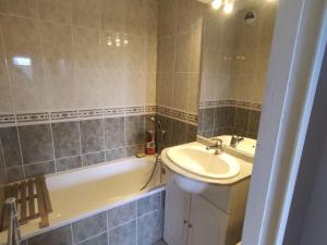 Appartement 2 pièces + loggia proche mer avec parking - FR-1-712-93