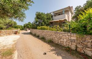 2 Bedroom Nice Apartment In Jakisnica