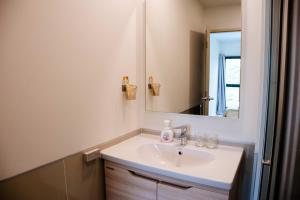 Cozy 1BR in Jed Yod -Pool View & Convenience Hub
