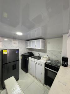 Edificio frente a la playa en cartagena, marbella