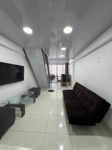 Edificio frente a la playa en cartagena, marbella