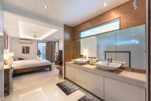 V210 Retreat 3BR Top of the Range, Sea View,Lift