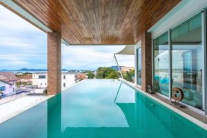 V210 Retreat 3BR Top of the Range, Sea View,Lift