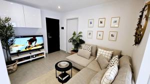 C212 Relaxing Condo Rooftop Pool & Ocean Views