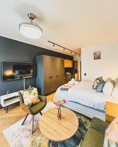 Promise on Nine Palms Century