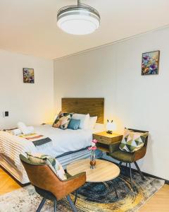 Promise on Nine Palms Century