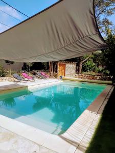 chambres d'hôtes en rez de villa avec piscine