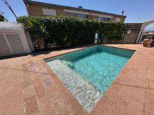 Preciosa Casa en Roses con Vistas al Pueblo y al mar AV-33