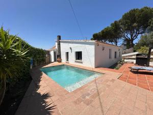 Preciosa Casa en Roses con Vistas al Pueblo y al mar AV-33